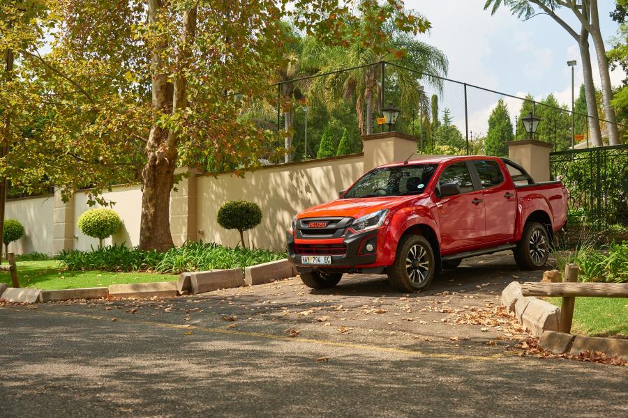  Isuzu KB Double Cab X-Rider 2017 года  (фото 10 из 40)